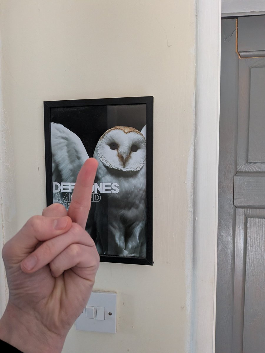 ImpoliteDoodle's tweet photo. 3-0 win at Hillsborough, could have been 6 by the end of it and never looked like conceding. Fantastic performance 

Also, we are 3-0 in derby games after I've flipped off the Deftones poster in my house the morning of the game #sufc #twitterblades https://t.co/7IOntxnEWU