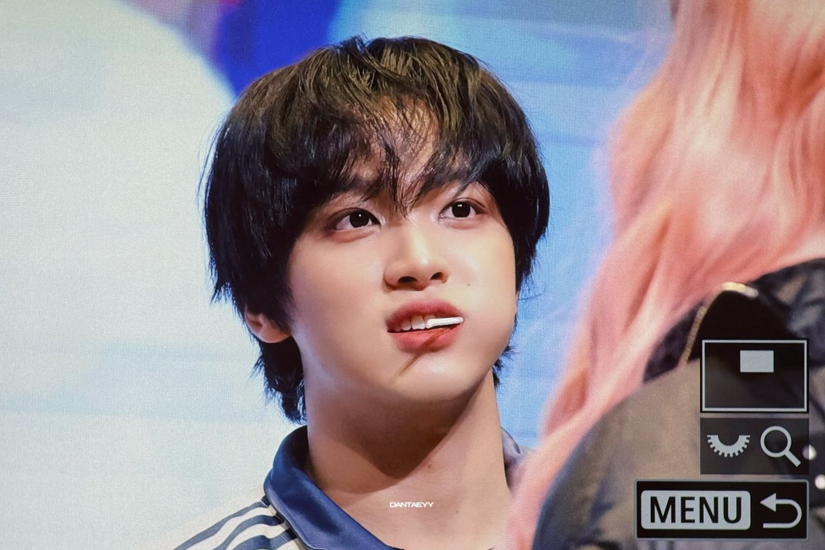 251123 #해찬 #HAECHAN 
앞에 여자 누구야?
 ㄴ천러..