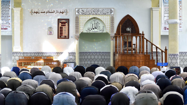 Sondage Ifop – Les jeunes musulmans de plus en plus radicaux. (MàJ : plusieurs Conseils du culte musulman portent plainte après ce sondage qu'ils accusent de « distiller le poison de la haine »)

 fdesouche.com/2025/11/23/son…