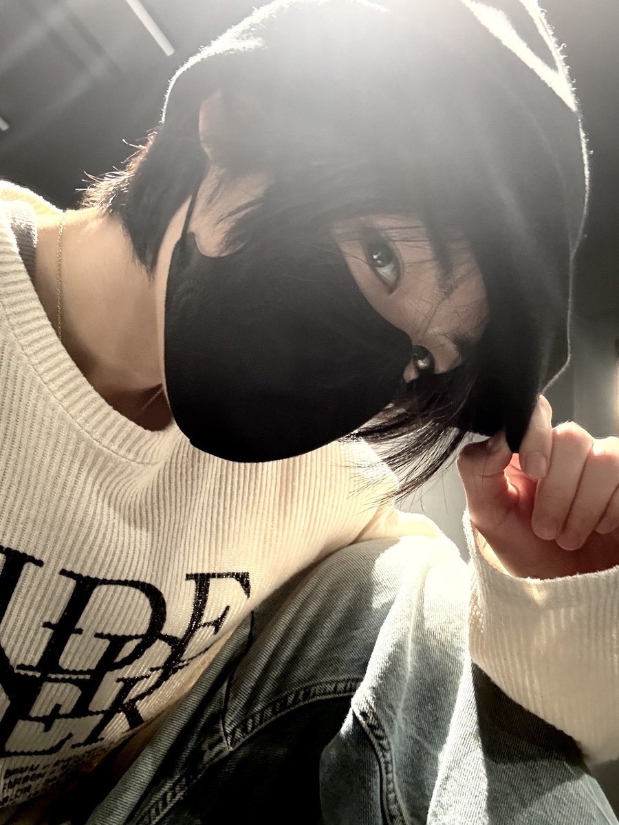 l__q7x's tweet photo. せなくんめっちゃ顔整ってない？！！練習生の時からえっかっこよ!って思ってたけどマスク外したらもっとかっこよくなってる https://t.co/v7a1K4WzFe