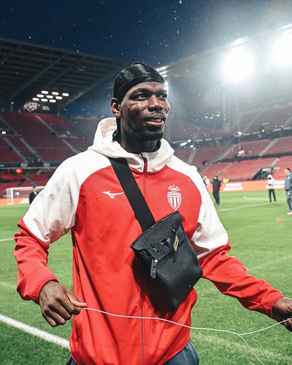 Mais de 800 dias depois, Paul Pogba voltou a jogar profissionalmente- no Mônaco.

Pogba é um símbolo cultural na França.

Redefiniu o estilo de meio-campista moderno, impactou na moda e na forma como a mídia sempre tratou jogadores negros e o seu intelecto.

Parte de uma França