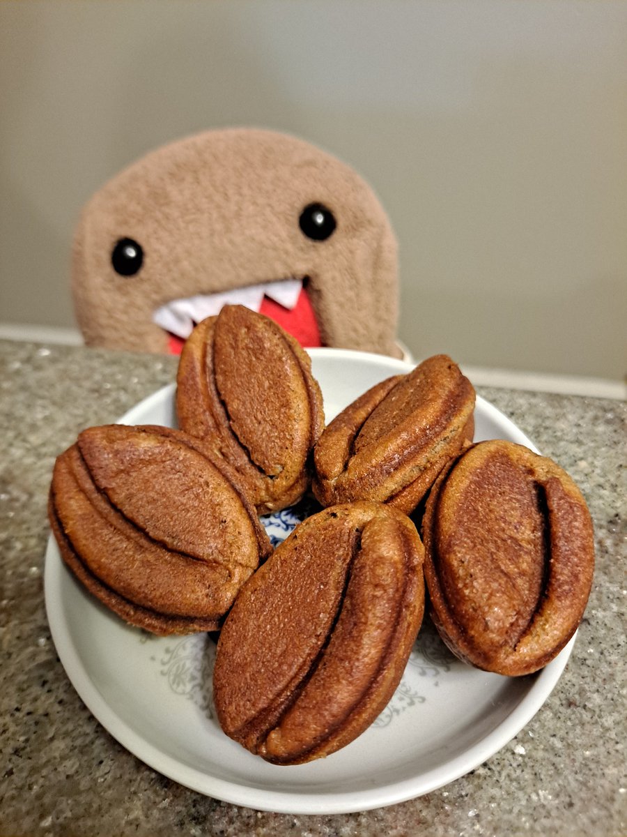 burstmethod's tweet photo. The local bakery has coffee flavored bread. ☕️🍞
Even better? It's shaped like coffee beans! ☺️ https://t.co/PTePzBRCC5