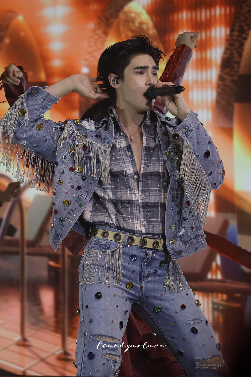 ccandyurluve's tweet image. I ask you which is your favourite photo in my post, since I want to make a meal car for you, and it seems this photo also match with your new series character. 
Unfortunately I can not got the chance, but it still want to share this story.
Get well soon na. 
#poompps
@poompps1