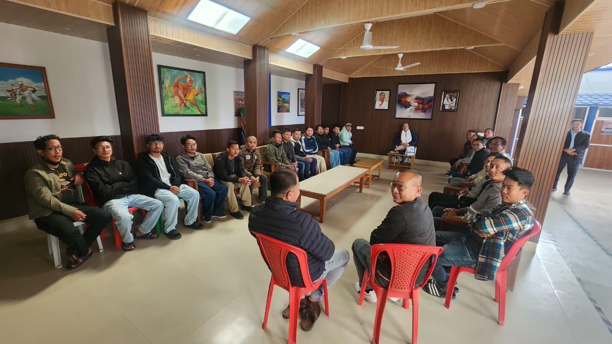 thbasantasingh's tweet image. Interacted with the youth of Thiyam Youth Development Association (TYDA), Thiyam village on various development initiatives and the way forward for the village.
Their enthusiasm and commitment towards progress are truly encouraging.
#thbasantakumar #NambolAC