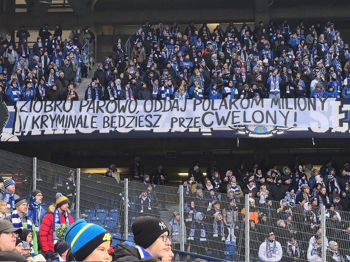 mwantola's tweet image. Na kolejnym stadionie transparent skierowany do Zbigniewa Ziobry, tym razem w Poznaniu #LPORAD