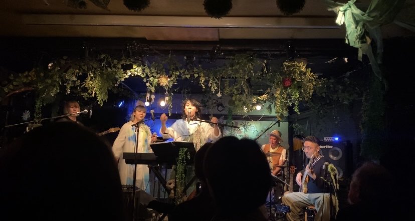 飛遥さんのワンマンライブ
小さな頃の自分を思い出すような
自然な自分に戻るような
素敵な時間でした🌿✨

坂本櫻さんの歌も聴けて
とても元気をもらいました☺️