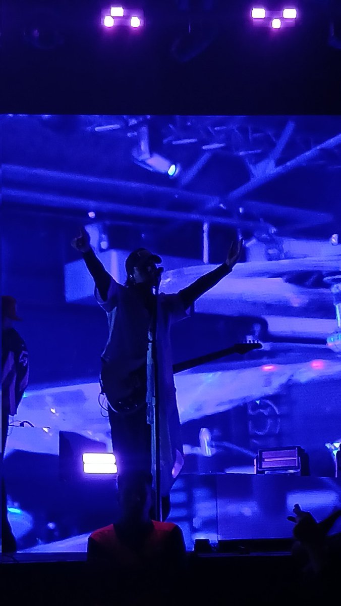 priestefania0's tweet photo. Nunca voy a superar a chase Atlantic el 20N en Buenos aires😭❤️
Valió cada p*to centavo el Vip.
#chaseatlantic #Argentina #concierto #Clinton #mitty #crass https://t.co/f9wdA00a6o
