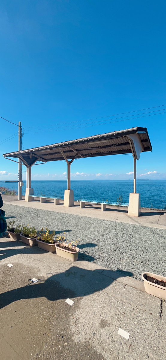 mizuki67598's tweet image. 奇跡的に電車も来てくれたんだよね！下灘駅、滞在時間は少ないと思うけどめっちゃ綺麗で、心満たされた！！みなさんもぜひ行ってみてください！
行ってる方多いとは思うんですけどね🤭