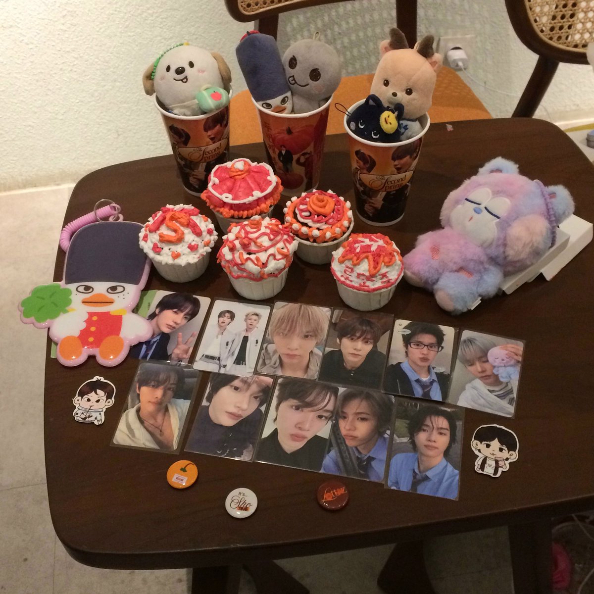 nseokitty's tweet image. lottoz day 🍁🤍 @2ndspring