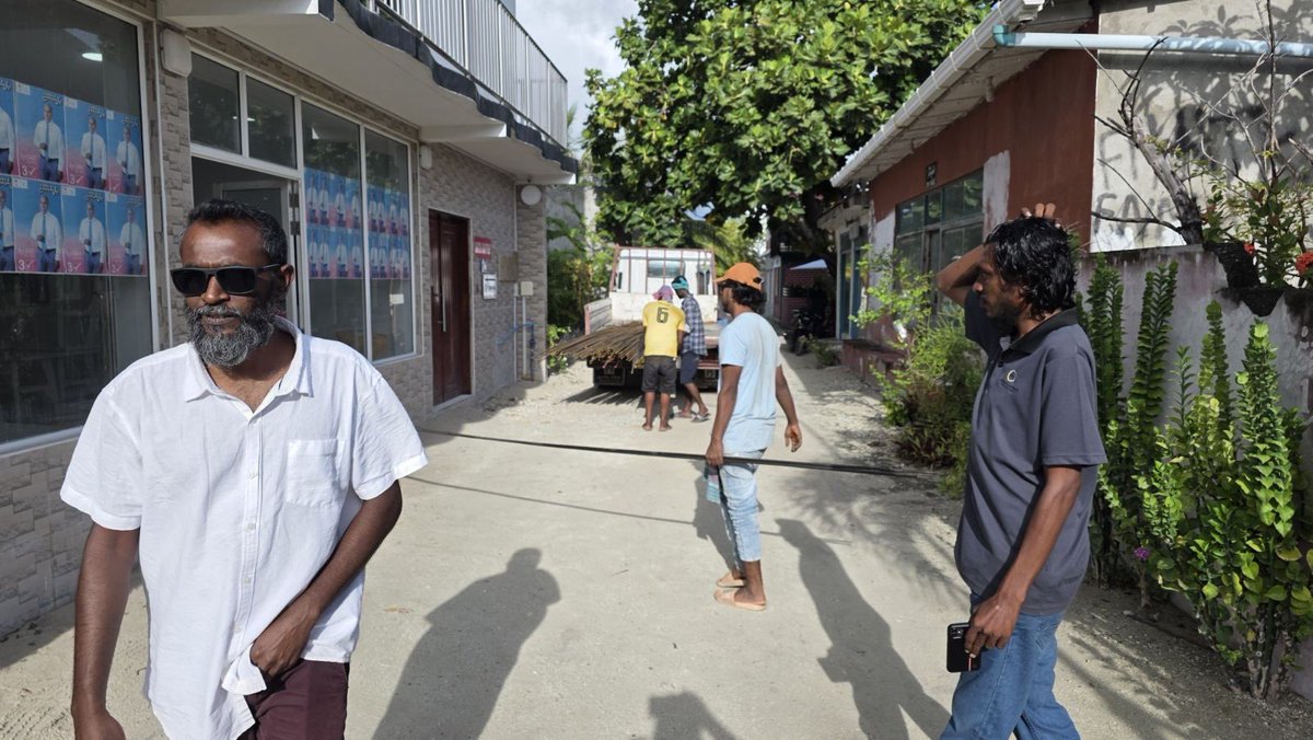 iqbaal_abdulla's tweet image. Day light Robbery!!! 

RDC ge mudhaa PNC jagaha ah

#LootuvaifiLootuvaifi