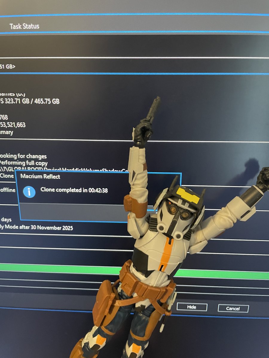 QuantumDonuts's tweet image. Doing computer things today and tech is here to help