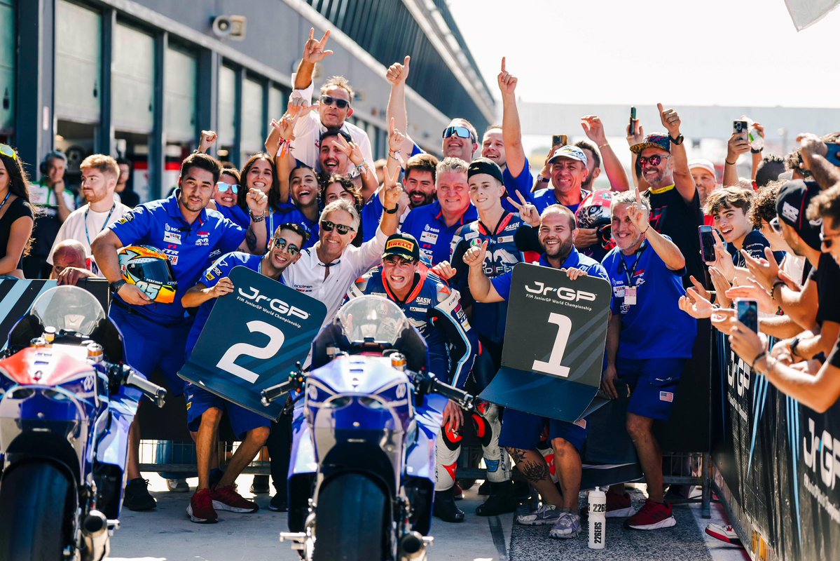 RicardJove's tweet image. Fin de una temporada brillante del recién nacido @andiferamericanracing con un nuevo Podium de @xabizurutuza85 y una cuarta posición de @albertosurra67 en @circuitvalencia. Surra tercero en la clasificación final del campeonato y Zurutuza P5 en su año de rookie. Un auténtico…