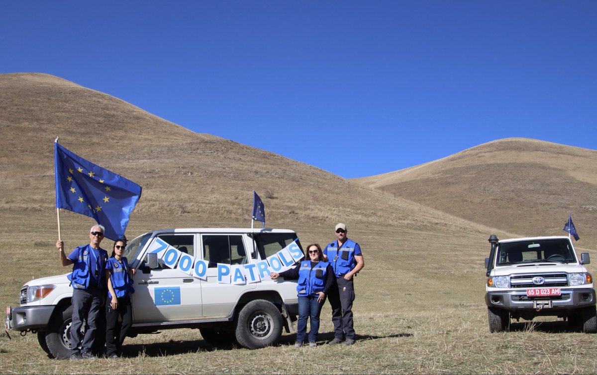 EUmARMENIA's tweet image. Today, EUMA has reached 7️⃣0️⃣0️⃣0️⃣ patrols since its deployment to the Armenian side of the border with Azerbaijan. The Mission remains committed to carry out its activities on the ground. 🇦🇲🇪🇺