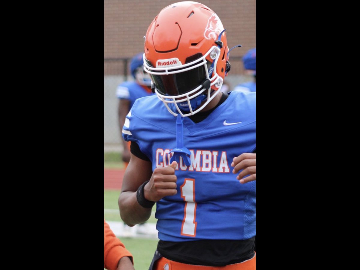 czar7daniels's tweet photo. 1st Season as an Eagle! Ended way too soon! Man🤬
Still #AGTG #keepworking @ColumbiaHighFB @DekalbRecruits https://t.co/NwHgftmuRB
