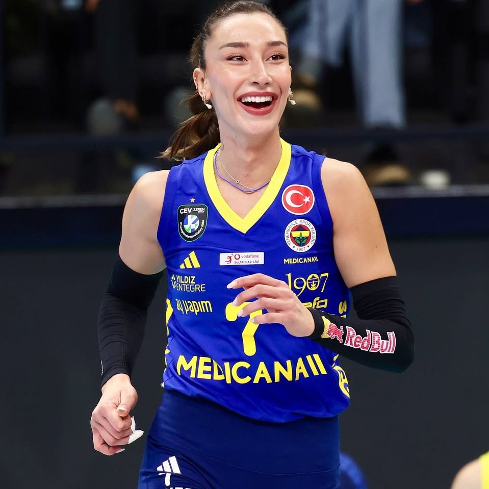 gsnefreti31's tweet image. .@gibbybaris gel
 Hande Baladın x Aydın ( 4 Set )

1/6 %17h, 2 hata
1 blok, 1 servis hatası
%33 pm, %6 mm ( 18 manşet, 4 hata )
2 sayı, - 5 WL