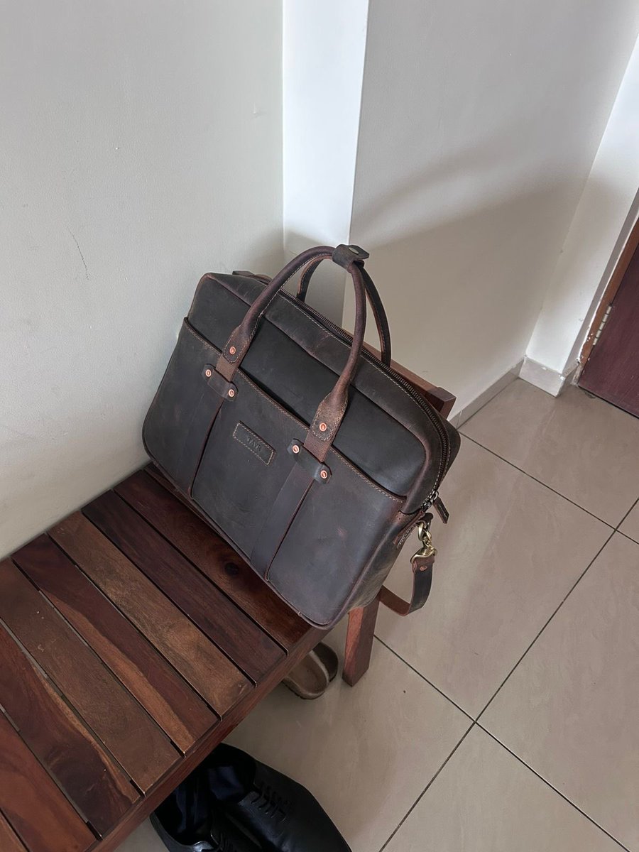 tirumuru_87's tweet image. If you are above a certain age, grow up and stop carrying backpacks or wearing sneakers