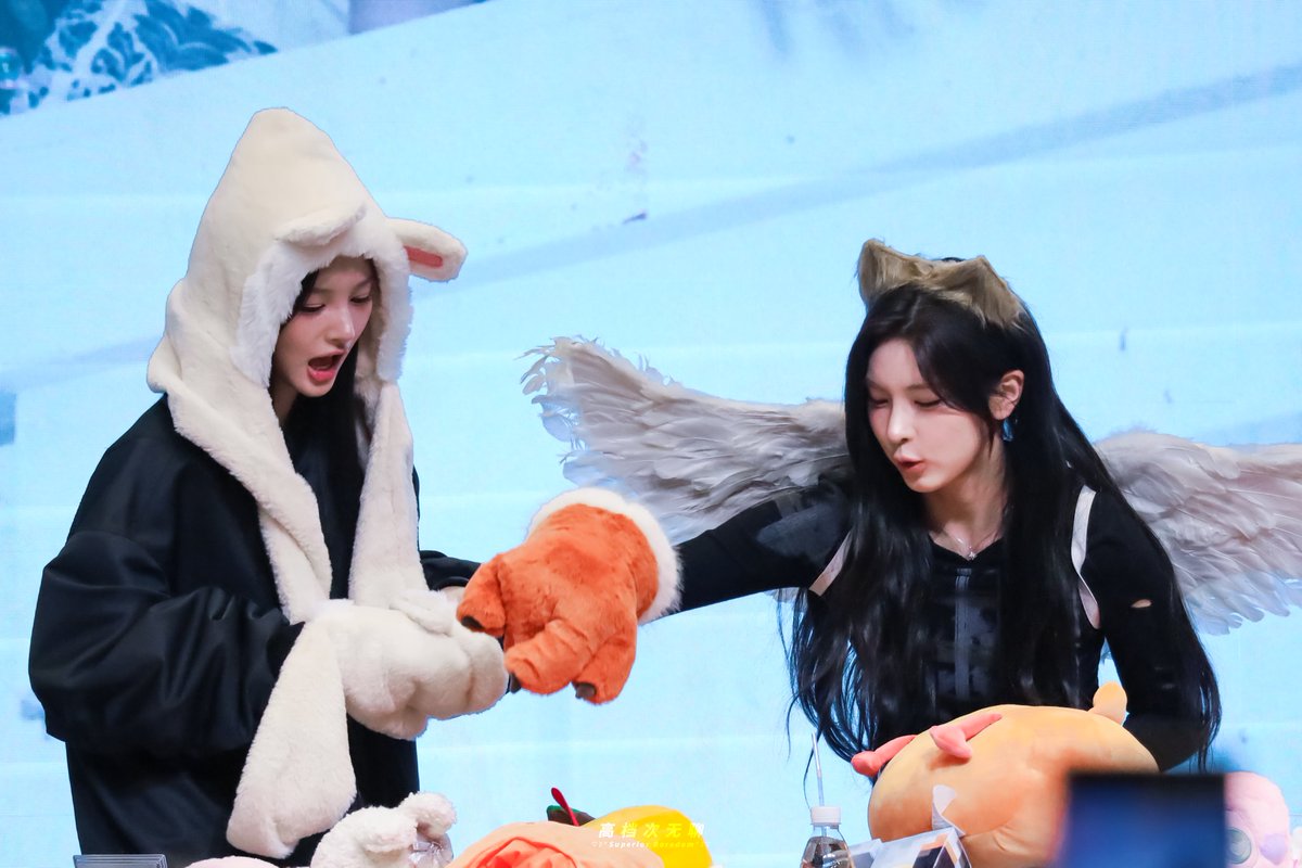 251122👊🏻💥😮
#설윤 #SULLYOON
#배이 #BAE
#엔믹스 #NMIXX