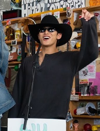 gyumedia's tweet image. seventeen at tiny desk concert on november 25, 2am kst! #MINGYU #민규 

🔗 youtu.be/M74ypT_XdM4