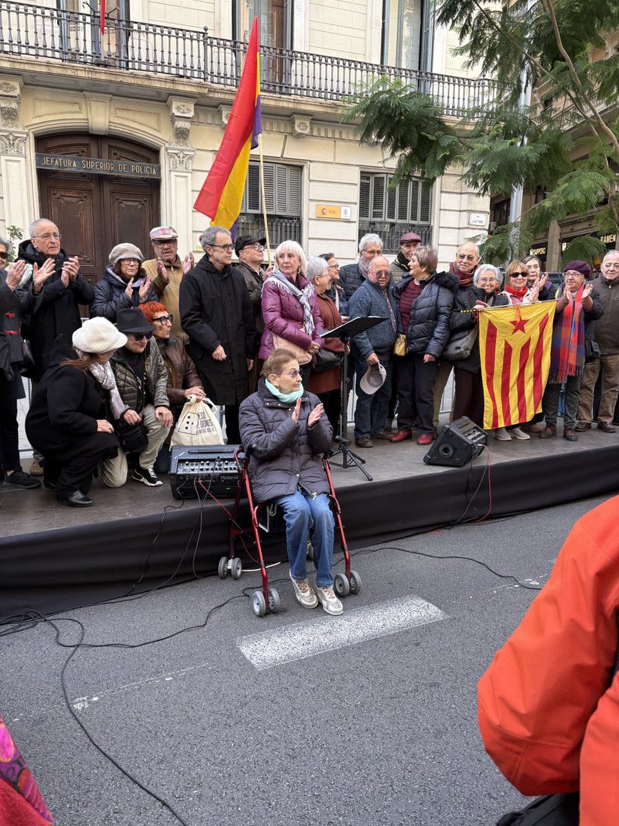 Cinquanta anys, han fet falta perquè Blanca Serra pugui declarar a Fiscalia per les tortures rebudes a Via Laietana.

Posar en valor el passar per encarar el present laveu.poblelliure.cat/index.php/2025…