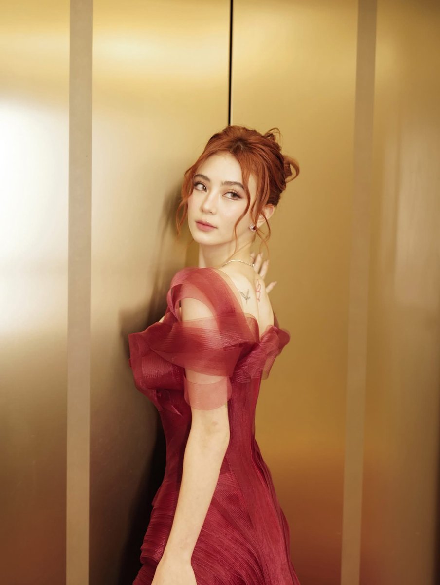 __CARRIE01's tweet image. ethereal beauty

JMFYANG SLEIGHSTOPPER
#JMIBARRAHolidayGlow
#SOFIASMITHTwirlmas