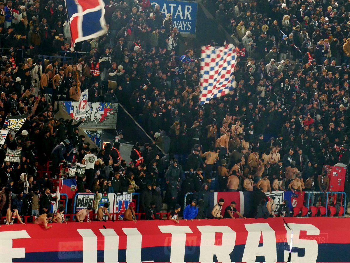 LeFootixDuPSG's tweet image. Qu&apos;il vente ou qu&apos;il pleuve, qu&apos;il neige ou qu&apos;il gèle... Un Urban ne porte jamais un maillot !
#PSGHAC