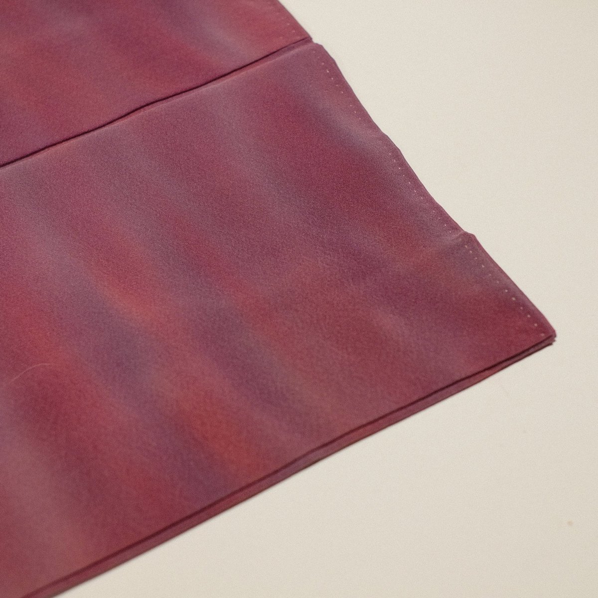 二年前に亡くなった祖母の着物を着たくて、コツコツ着付けを習ってきました。今日はお茶会でした。なんとかひとりで着付けてみた。

思えば、60代以降の祖母しか知らないわけで、着物を通して若い頃の彼女とインタラクションできたような、不思議で嬉しい気持ちです。