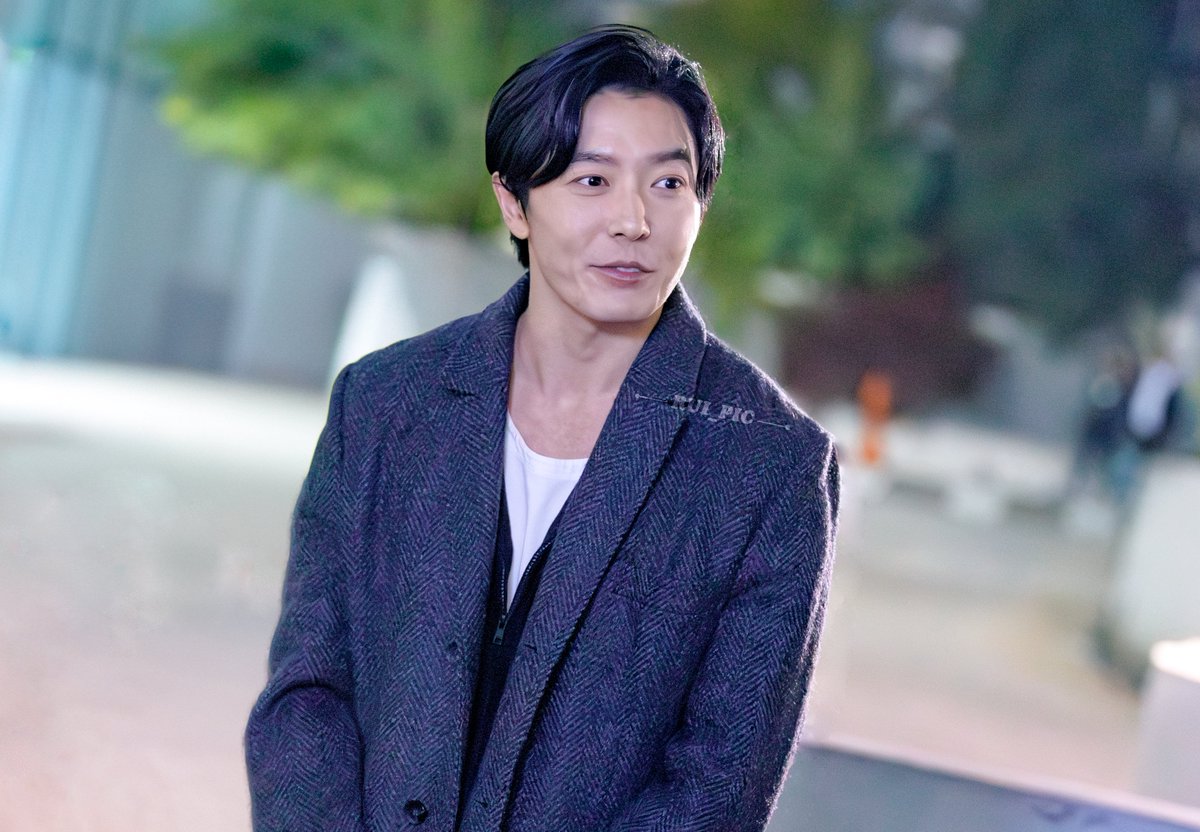 RuiPic's tweet image. 2025.11.22밤

아마데우스 막공 퇴근길 

｜김재욱