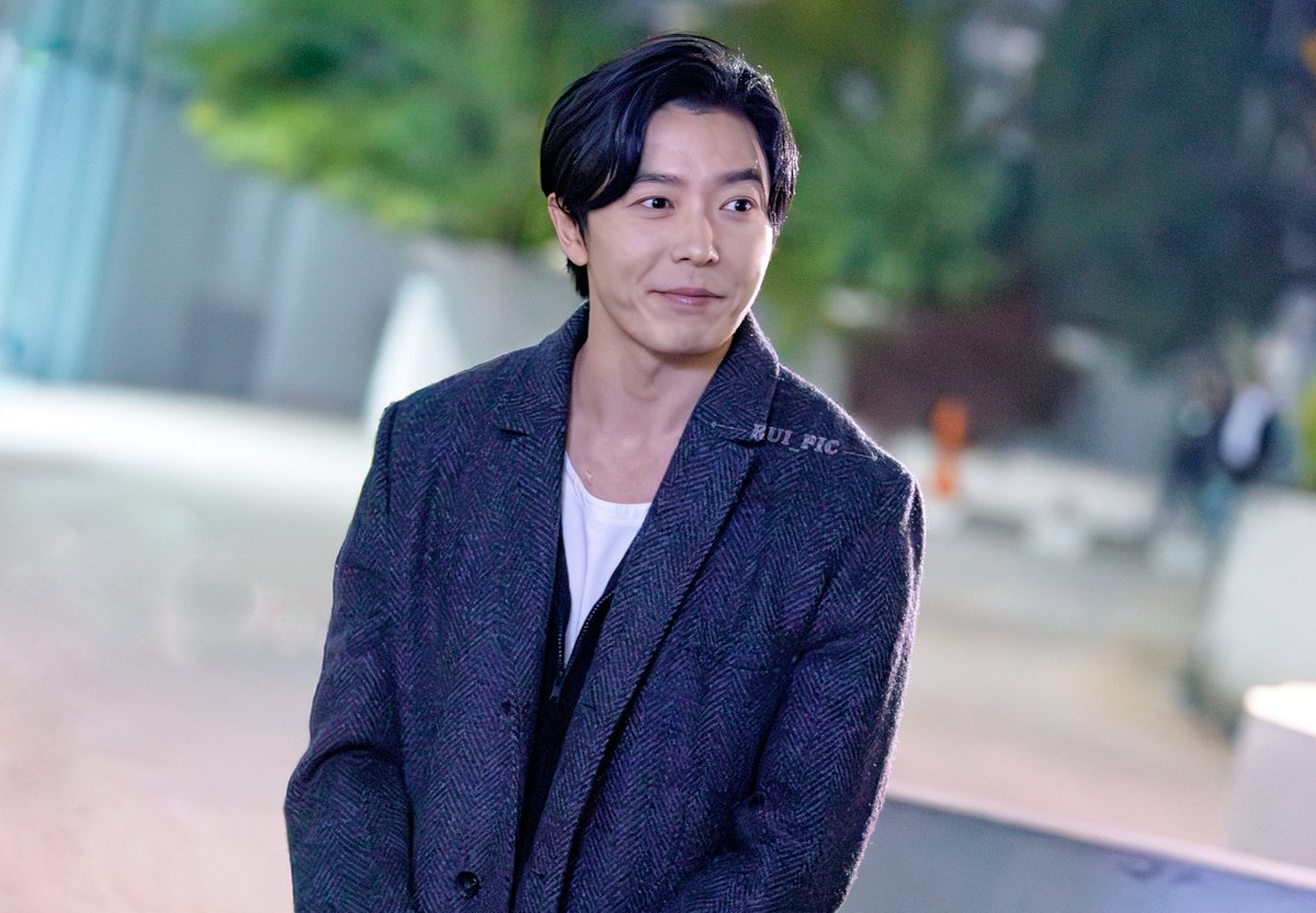 RuiPic's tweet image. 2025.11.22밤

아마데우스 막공 퇴근길 

｜김재욱