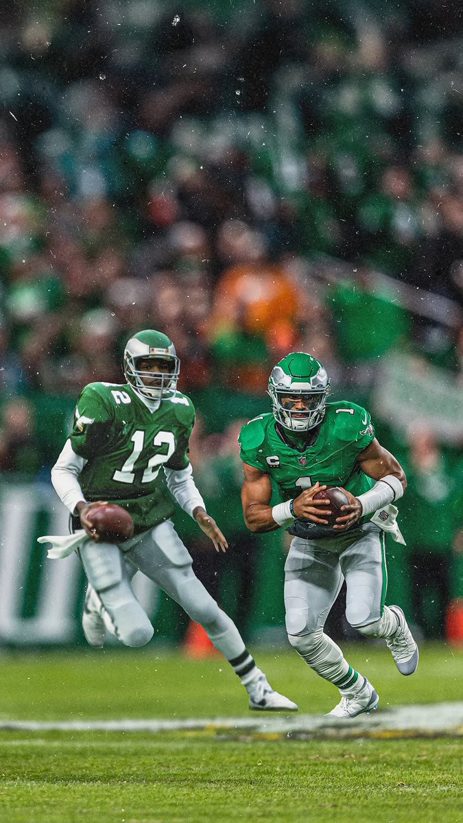 Kelly green game-day! Old is new and I love it! Go birds…🦅