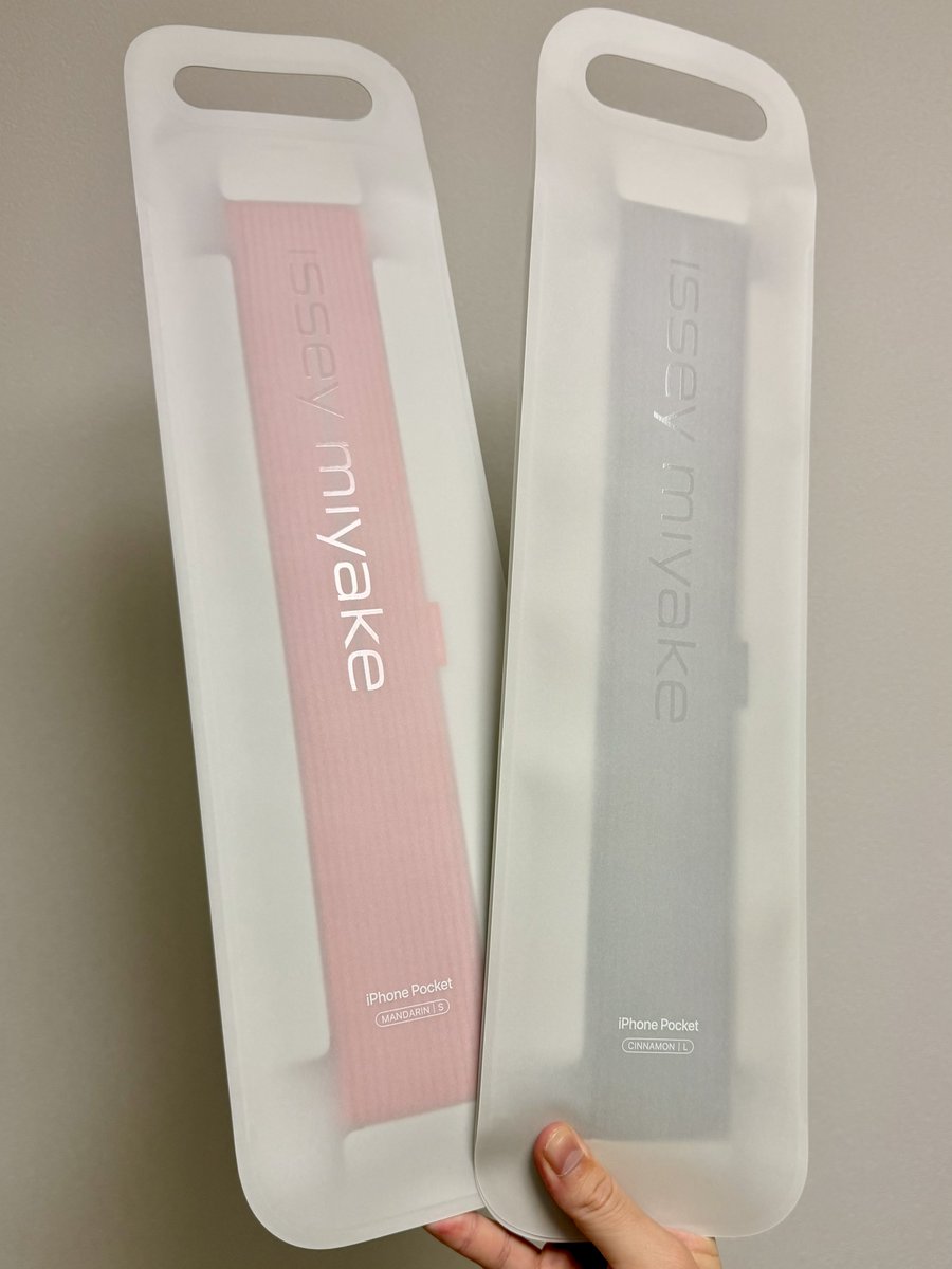 iPhone Pocket by ISSEY MIYAKE ロング シナモン iPhone Pocket by