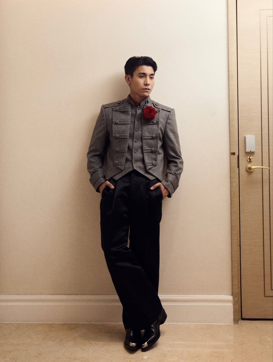 sopalerts's tweet image. Christmas Prince! 🤴❄️ #BrentManalo for #StarMagicalChristmas2025 #SleighTheNight 

📷: brentymanalo/Instagram