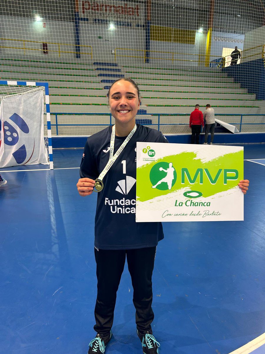 🏆CAMPEONA DE ANDALUCÍA SELECCIONES PROVINCIALES🏆

🥇Aroa Beltrán @aroa.beltrannn se ha proclamado campeona de Andalucía con la selección malagueña, @fabm_malaga en el torneo celebrado este fin de semana en Ceuta.

🔝🤩Además, ha sido nombrada mejor jugadora de la final
