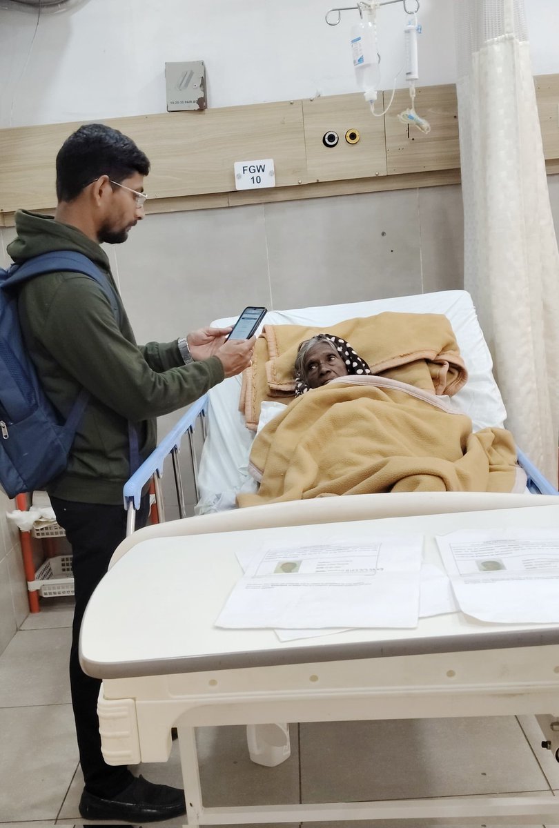 Biren_Berman's tweet image. आपकी योजना आपकी सरकार आपके द्वार कार्यक्रम सिर्फ कैंप तक नहीं बल्कि जहां जरूरत वहां उपलब्ध। आज #Samford_Hospital में जाकर 80 वर्षीय बुजुर्ग महिला का जीवन प्रमाण पत्र @CscKokar के द्वारा बनाया गया
@HemantSorenJMM 
@IrfanAnsariMLA
@prdjharkhand 
@DC_Ranchi 
@CSCegov_ 
@CSCJharkhand