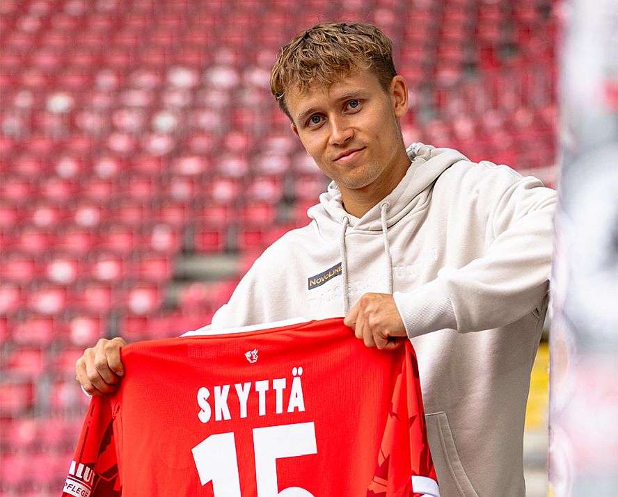 FTalentScout's tweet image. Naatan Skyttä delivered a superb hat-trick against Holstein Kiel today.

He’s now on 7 goals in the 2. Bundesliga this season, along with a winning goal against Fürth in the German Cup.

Such a superb advanced playmaker.

A fantastic signing for Kaiserslautern! 🔴🇫🇮