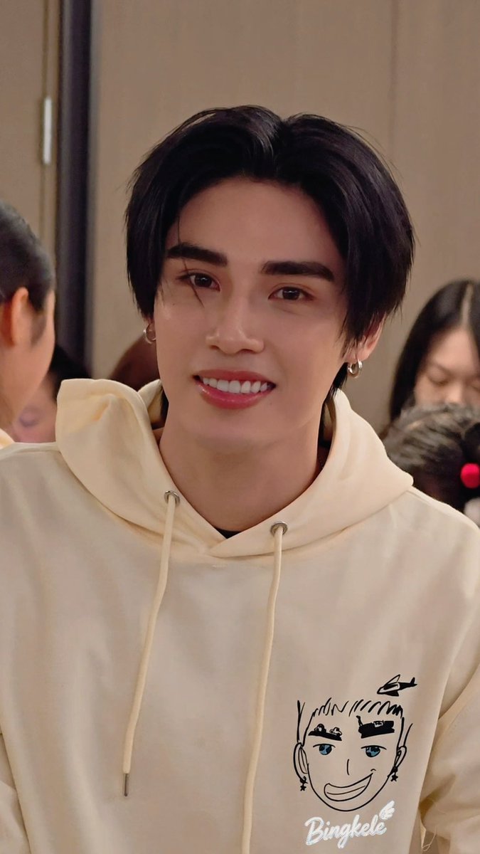 Masheall99's tweet image. FAN SIGNING EVENT WITH POOM
#Poom1stFansignatNingbo 
#poompps 

Pretty from every single angle fr🥹🔥