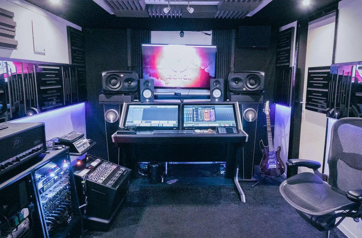 redwallstudio's tweet image. Unlock your sound at Redwall Studios! 🎧 Dive into our exceptional recording services tailored for musicians like you. With affordable rates and a relaxing atmosphere, your next project awaits! Visit us today at redwallstudios.net and let&apos;s make magic together. 🎵✨