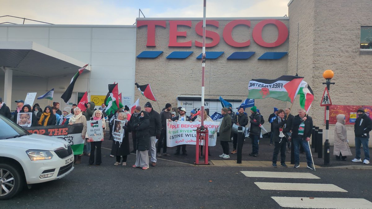 BDTUC's tweet image. Great turnout today at @Tesco Newcastle Co Down in defence of worker suspended for refusing to handle Israeli goods.  Drop the case, you cannot force people to be complicit in genocide.  Support #BDS 🍉🍉🍉  @TUFPalestine @ipsc48 @NoG3nocide