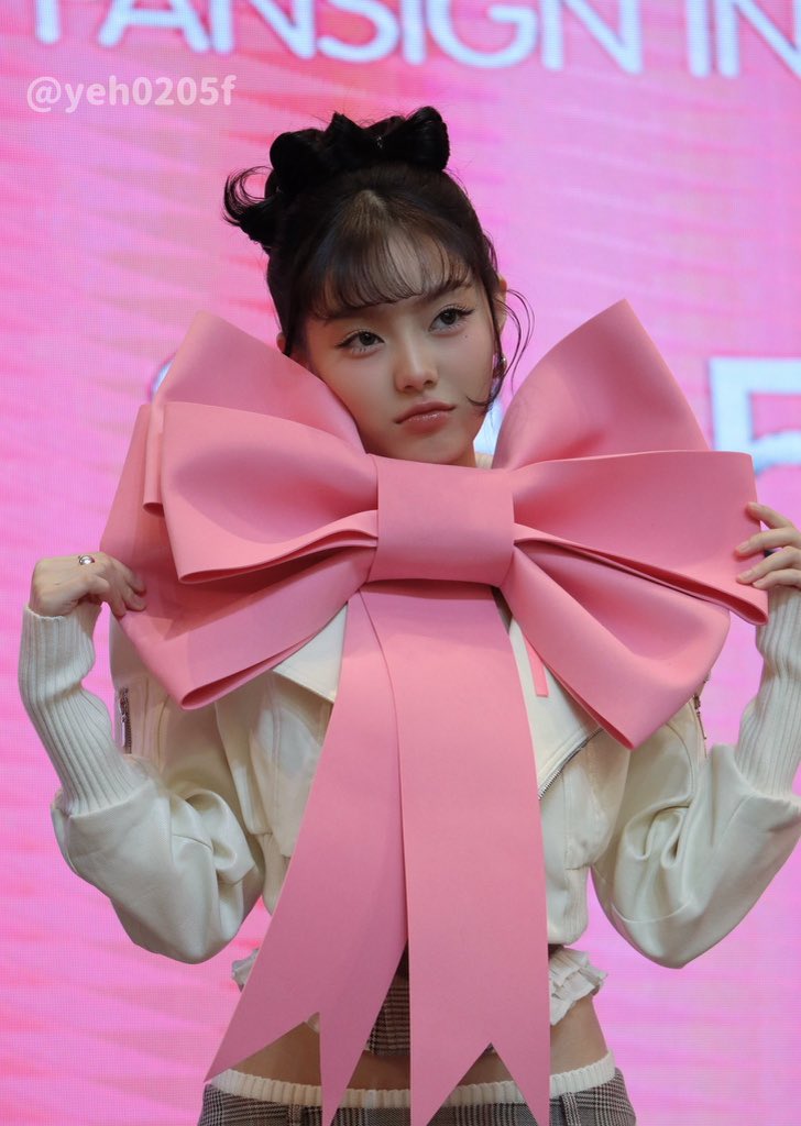 barkiebobble's tweet image. แกน่ารักมาก น้องลูกฮ๋วงไฮโซโบว์ใหญ่ โบว์ชมพูสะใจเลย 🎀