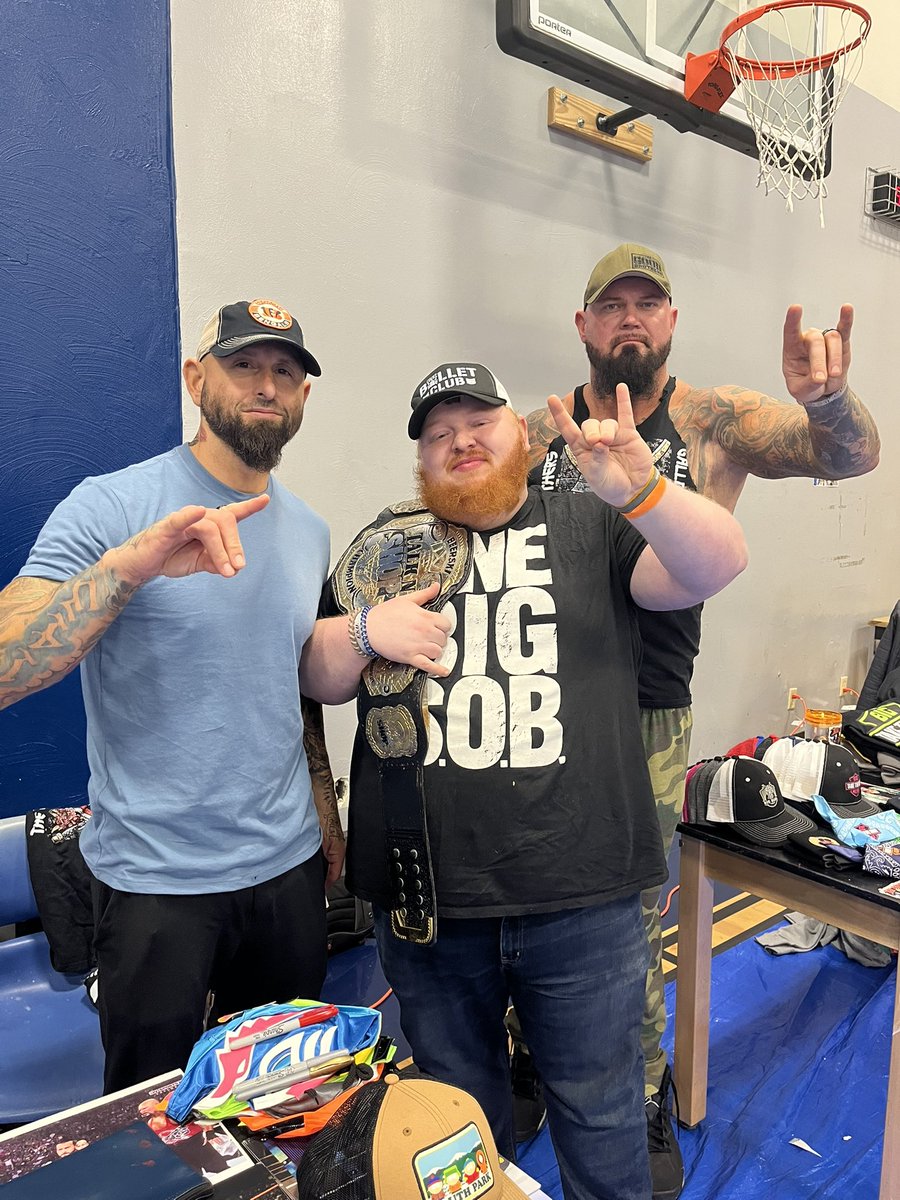 stevenfugateomb's tweet image. Last night was a blast got to meet two guys I’ve been wanting to meet for a long time @MachineGunKA and doc gallows thank you guys for an amazing night