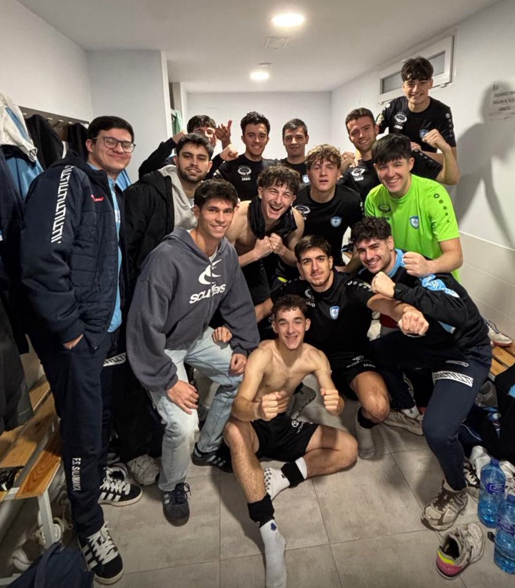 🏆TERCERA DIVISIÓN |

Victoria sufrida y de mucho mérito de nuestro filial por 5-4 para seguir en ocupando puestos altos de la clasificación.

Enhorabuena equipo, seguimos….