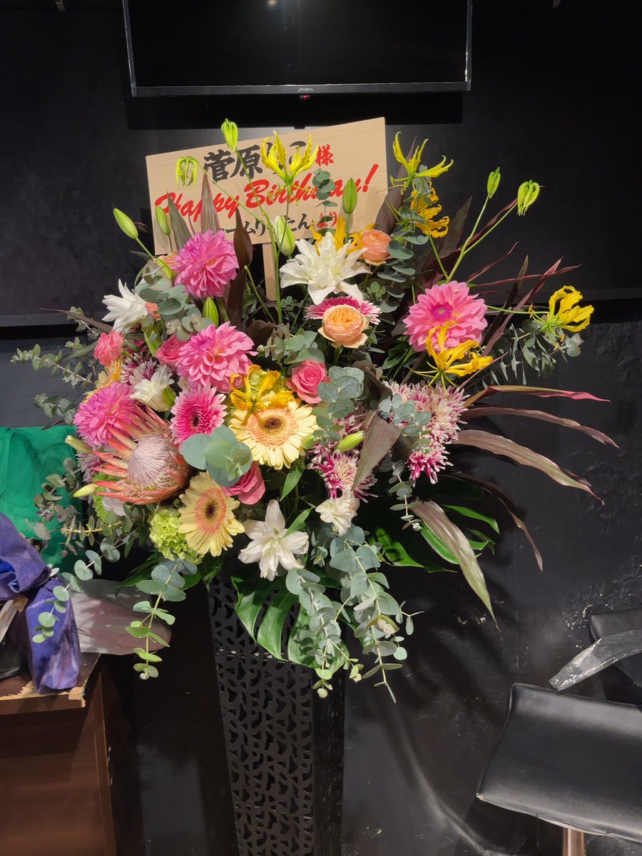 Jg3tYmzk's tweet image. 23日は、菅原りこさん誕生日🎂
25歳になりました👏👏👏

22日、「菅原りこ BIRTHDAY EVENT 2025」に第1部•第2部共参加しました
両部共、ゲスト•MCに吉川真世さんを迎えました

第1部はトーク•ゲーム•クイズ等のプログラムでした
•真世さんとの対決方式ゲーム…