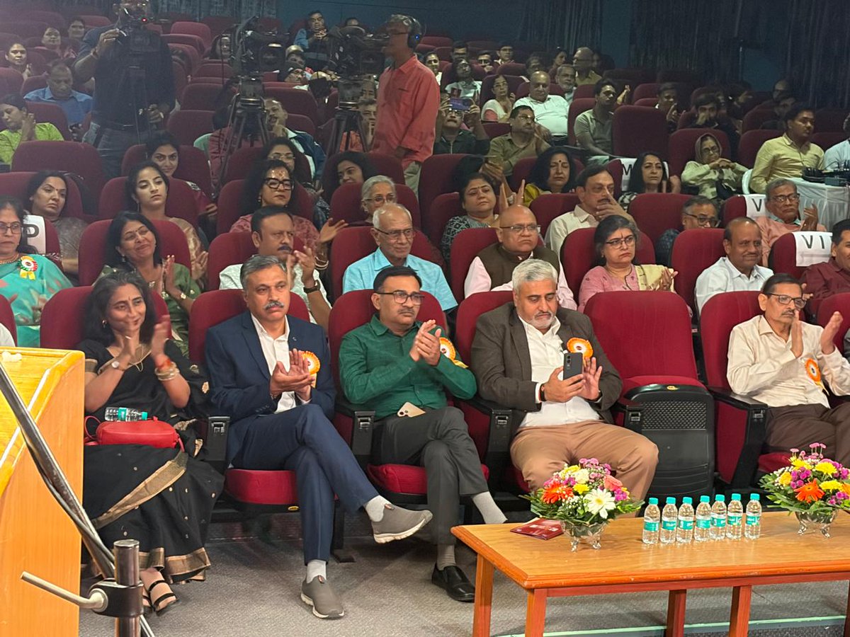 Glimpses of Akashvani Sangeet Sammelan at Ahmedabad!

#AkashvaniSangeetSammelan

<a href="/MIB_India/">Ministry of Information and Broadcasting</a> <a href="/MinOfCultureGoI/">Ministry of Culture</a> <a href="/airnewsalerts/">All India Radio News</a>