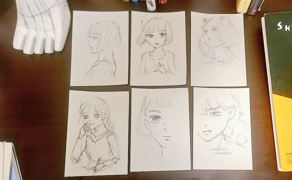 泊まりがけで出かけていました。
ホテルのメモ帳に描いた落書き