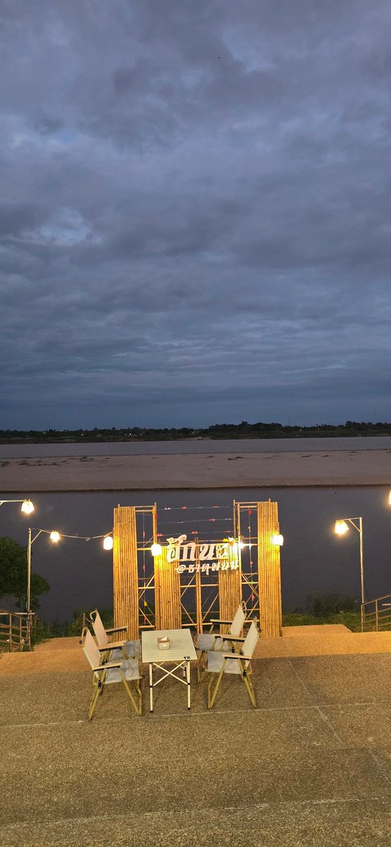 ___FORWHAT___'s tweet image. หนาวนะ กอดหน่อย🫂