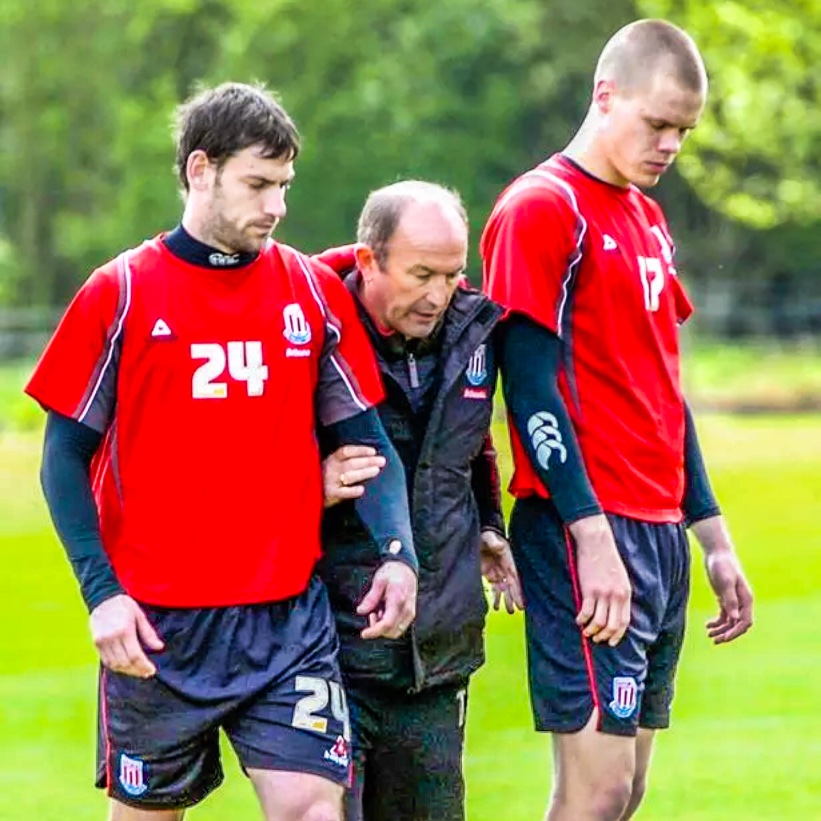 eurofootcom's tweet image. 🧠🗣️ Tony Pulis: "The rise of possession football has been a major influence on the English game, and has had an enormous effect on young coaches, teams and players." 

"They have been brainwashed into thinking it's not just 'the right way' to play, it's also 'the only way' - but…