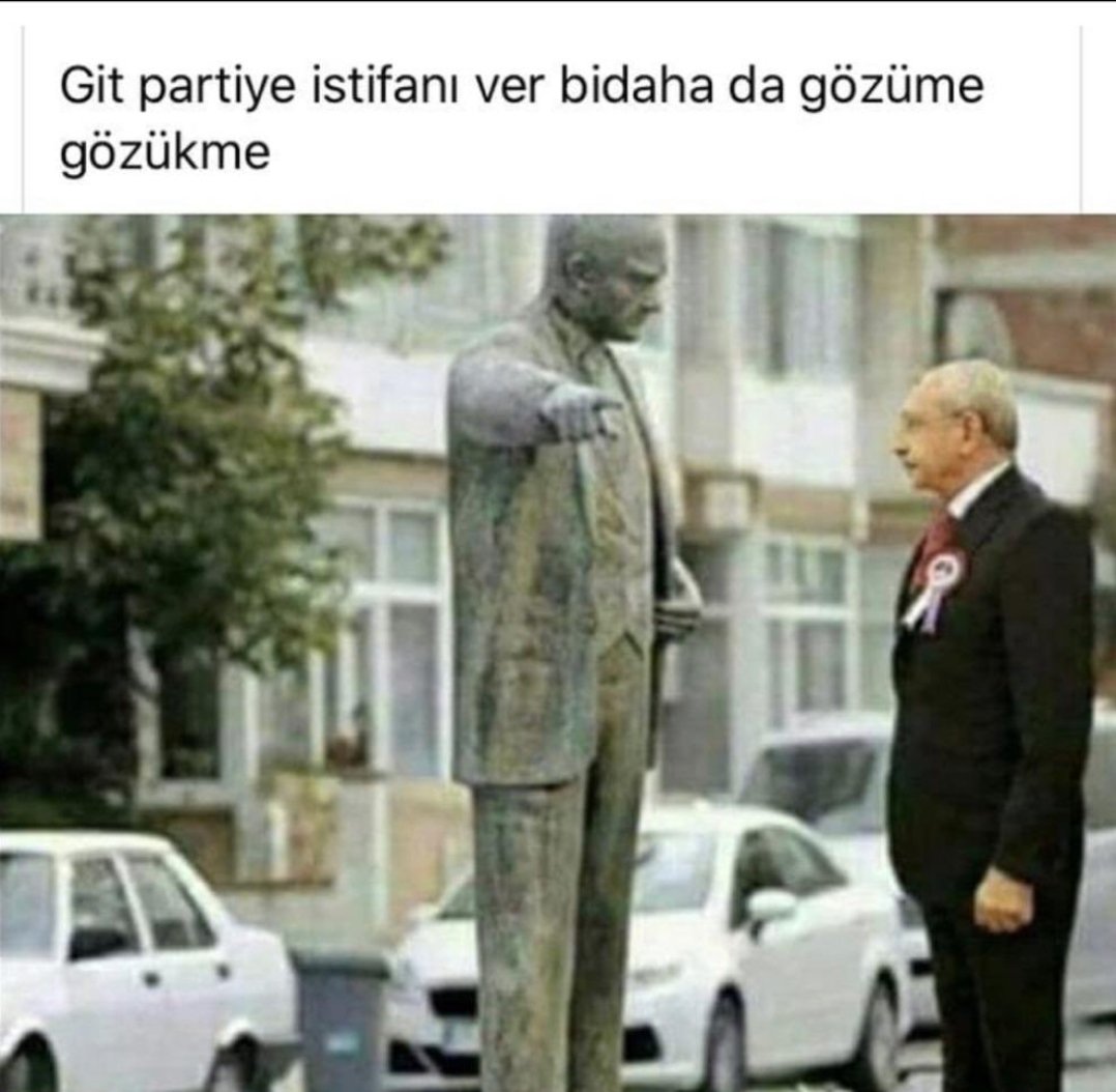 oz35q's tweet image. ❗CHP&apos;ye kurulan yargı kıskacına bir kez bile değinmedin.
❗ İçerideki belediye başkanlarının hepsi senin dönemindeki partililerdi, onların hepsi zamanında seni destekledi. 
AKP tarafından yapılan tüm saldırılara karşı senin yanında durdular . Sonra anladık ki sen ve AKP kendi…