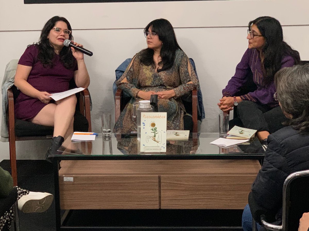 literaturainba's tweet photo. En la presentación editorial de Psicosomática, obra de Jimena Maralda, la autora explicó que el libro convierte el dolor corporal en una vía de reflexión y cuidado, al mostrar cómo lo somático puede abrirnos a una comprensión más profunda y compasiva de nosotros mismos. https://t.co/7TsxZTUdpC