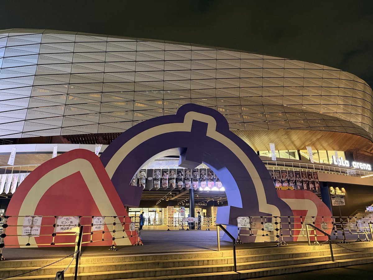 Retta_apex's tweet image. 今日は朝からぶいすぽフェスに行ってきた！！
前半だけしか行けなかったけど、面白くて楽しめた！
グッズを買う予定なかったけど、実際に売り場行ったら気づいたらいっぱい買ってたのは驚き。
とにかくこかげんぬは可愛かった(*´ω`*)

#ぶいすぽフェス2025