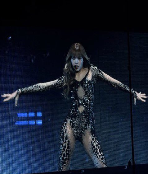 #LISA in custom George Shobeika 💙🖤

<a href="/wearelloud/">LLOUD</a> 

LISA BINIGHANI PH ARENA
#DEADLINEinBulacan_LISA 
#BLACKPINK_DEADLINE