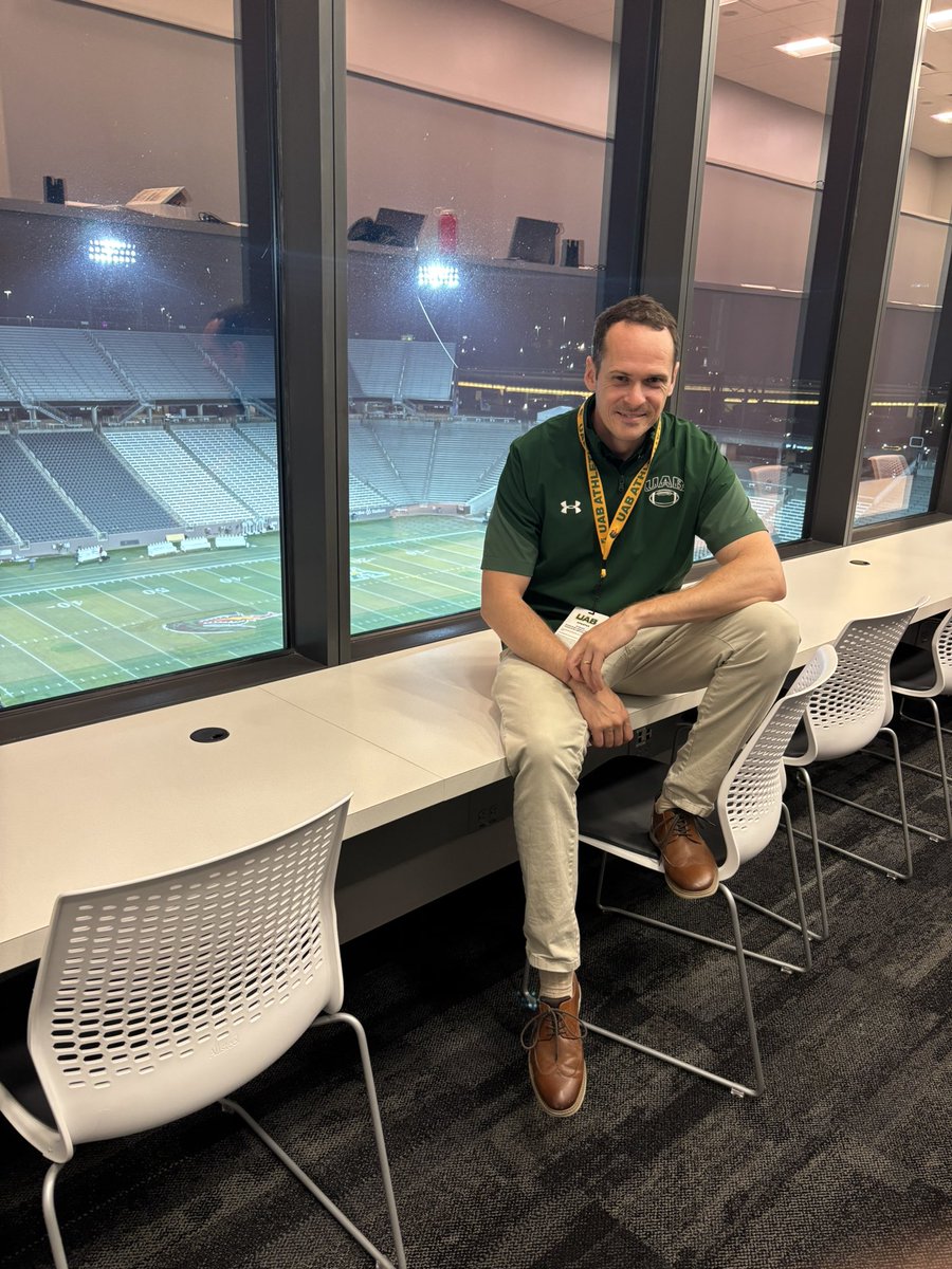 tedfeeley's tweet image. Thank You UAB 💚💛

10 unforgettable years with @UAB_FB 

Cheers, Blazer Nation!